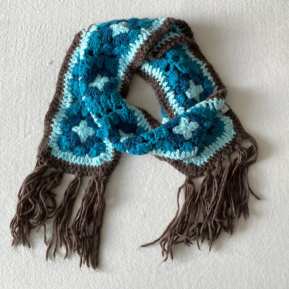 Granny crochet scarf